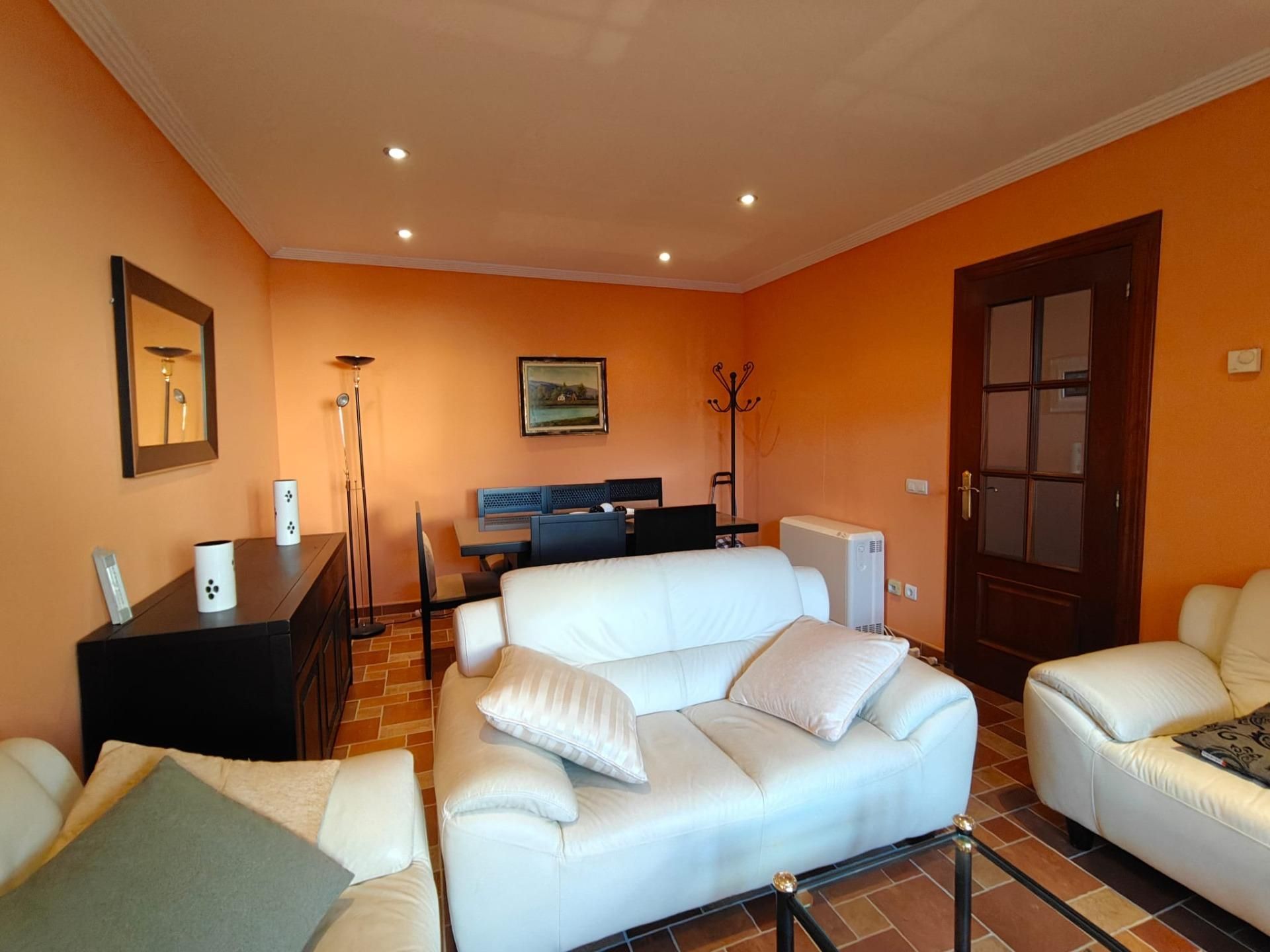 Sala de estar de Casa o chalet de alquiler en San Morales con Calefacción, Jardín privado y Amueblado