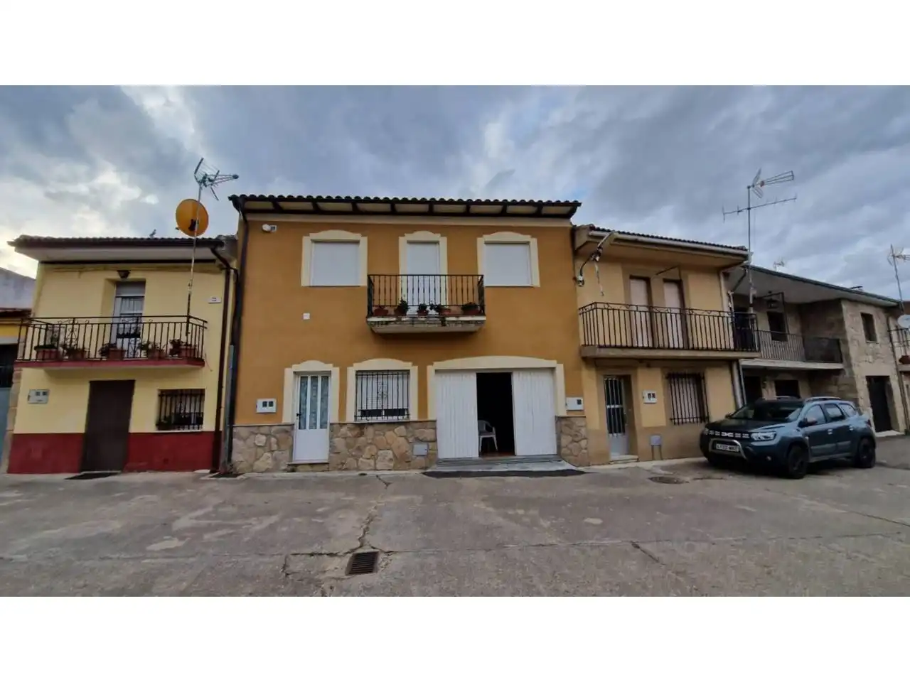 Vista exterior de Casa o xalet en venda en La Alberguería de Argañán  amb Terrassa i Moblat
