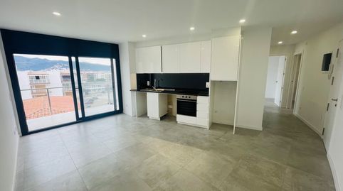 En venta Bonito apartamento en el último piso, residencia moderna, 2 dormitorios  con terraza en Roses, barrio de Santa Margarida