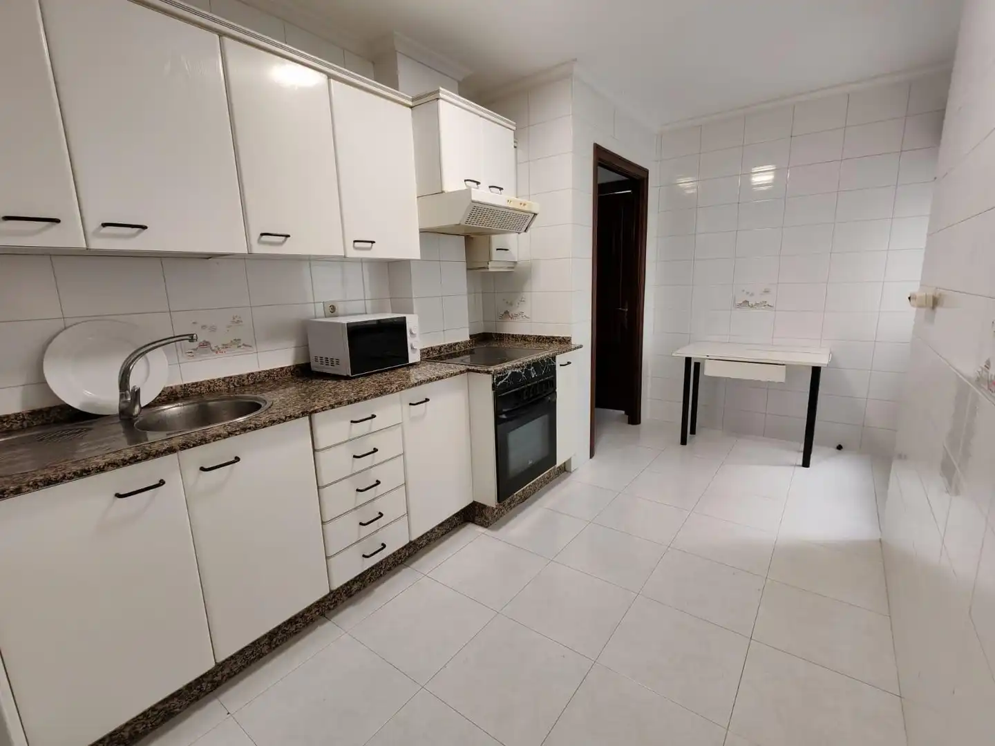 Kitchen of Flat for rent in Vigo   with Heating, Terrace and Furnished