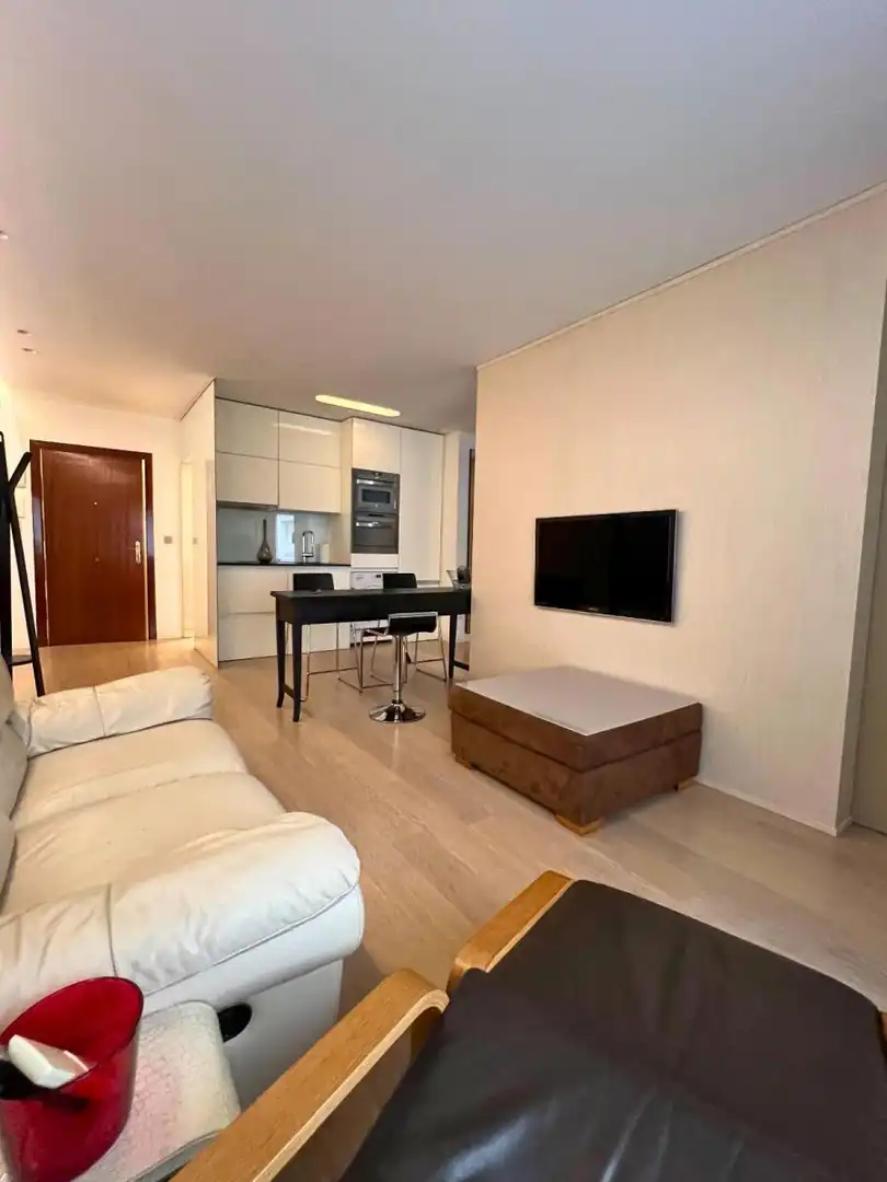 Appartamento con ascensore in affitto a Calle Clara del Rey, imagen 4