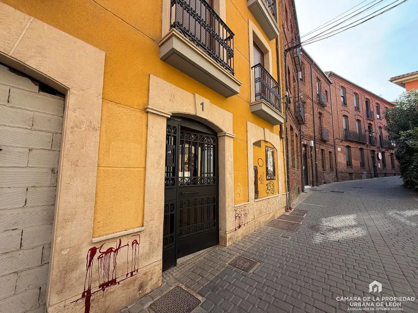 Exterior view of Flat for sale in Casco Antiguo