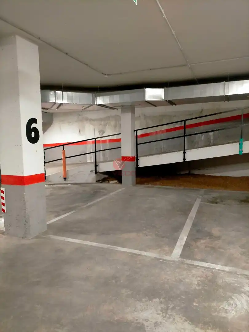 Aparcament de Pis en venda en Cuenca amb Calefacció, Piscina i Piscina comunitària
