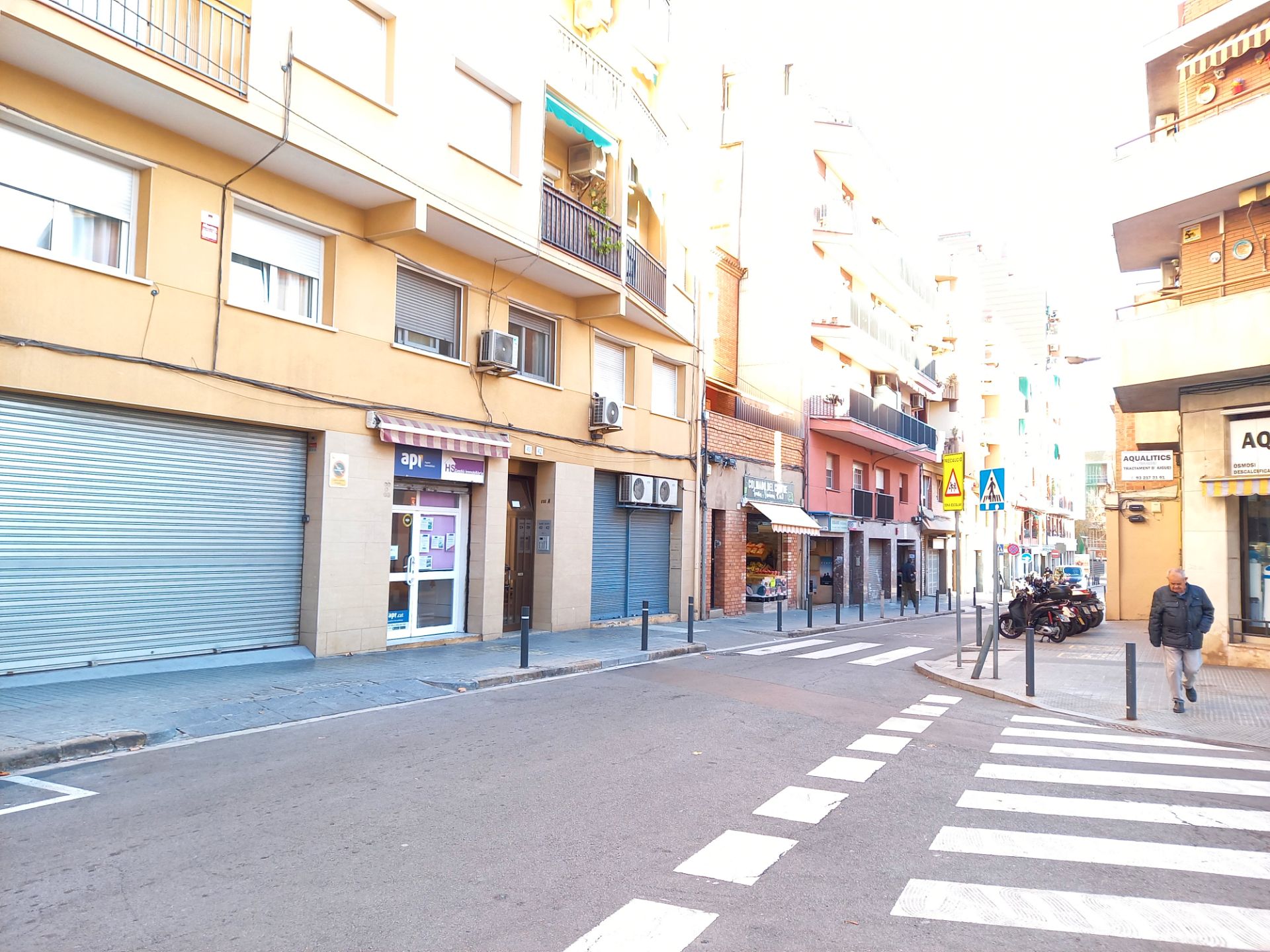 Vista exterior de Local en venta en L'Hospitalet de Llobregat con Aire acondicionado