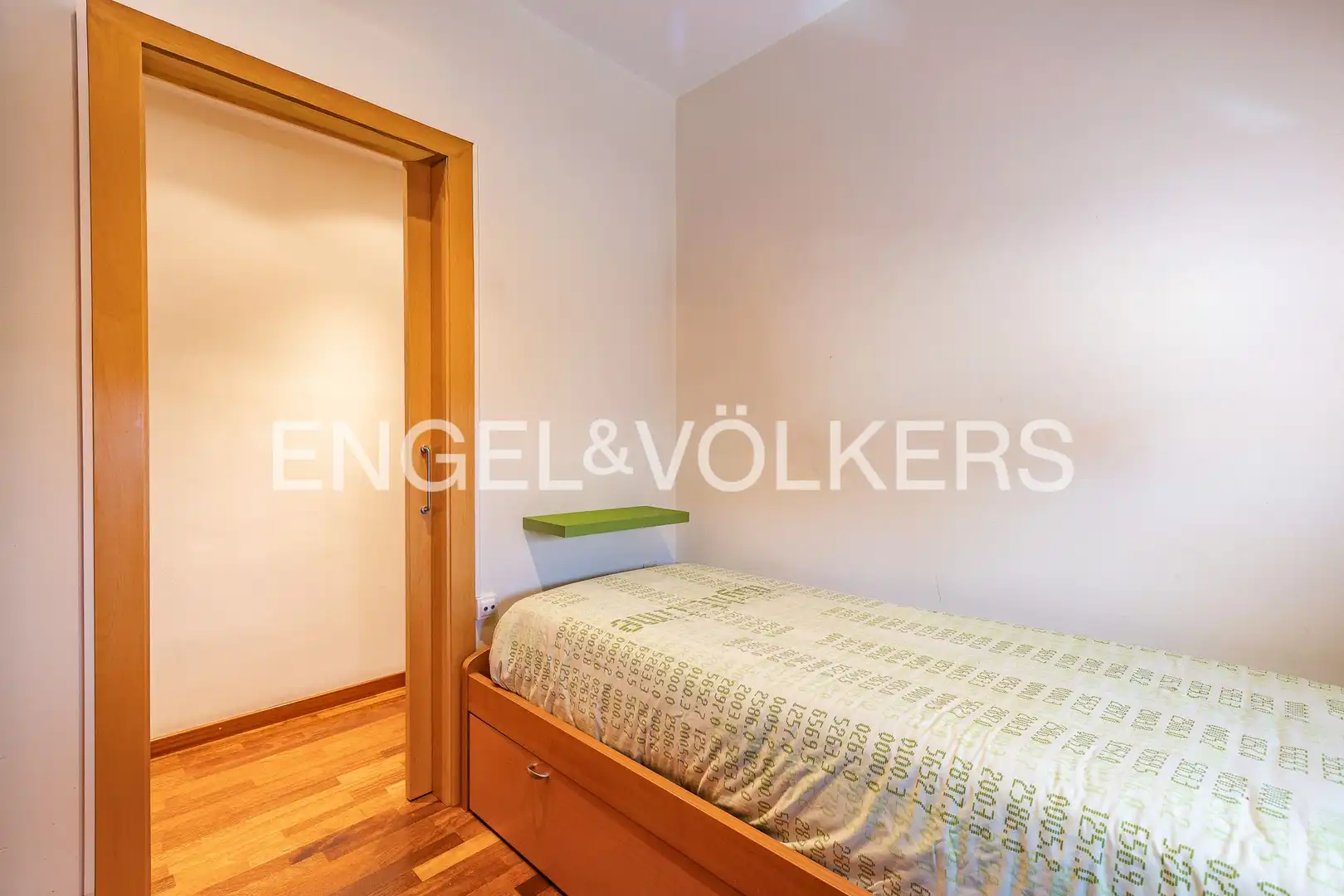 Habitación de Casa adosada en venta en Sabadell con Aire acondicionado, Calefacción y Parquet