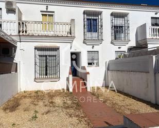 Vista exterior de Casa adosada en venda en Beas amb Aire condicionat i Terrassa