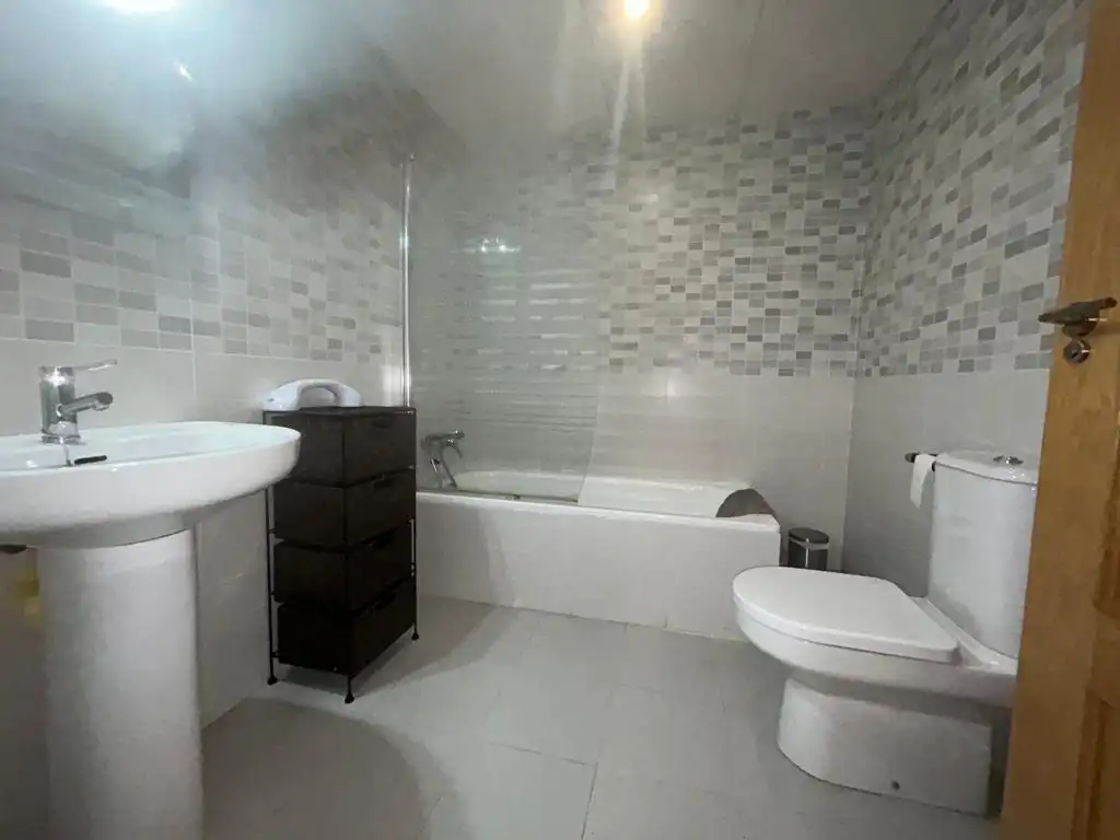 Bany de Apartament de lloguer en Villanueva de la Serena amb Aire condicionat, Traster i Moblat