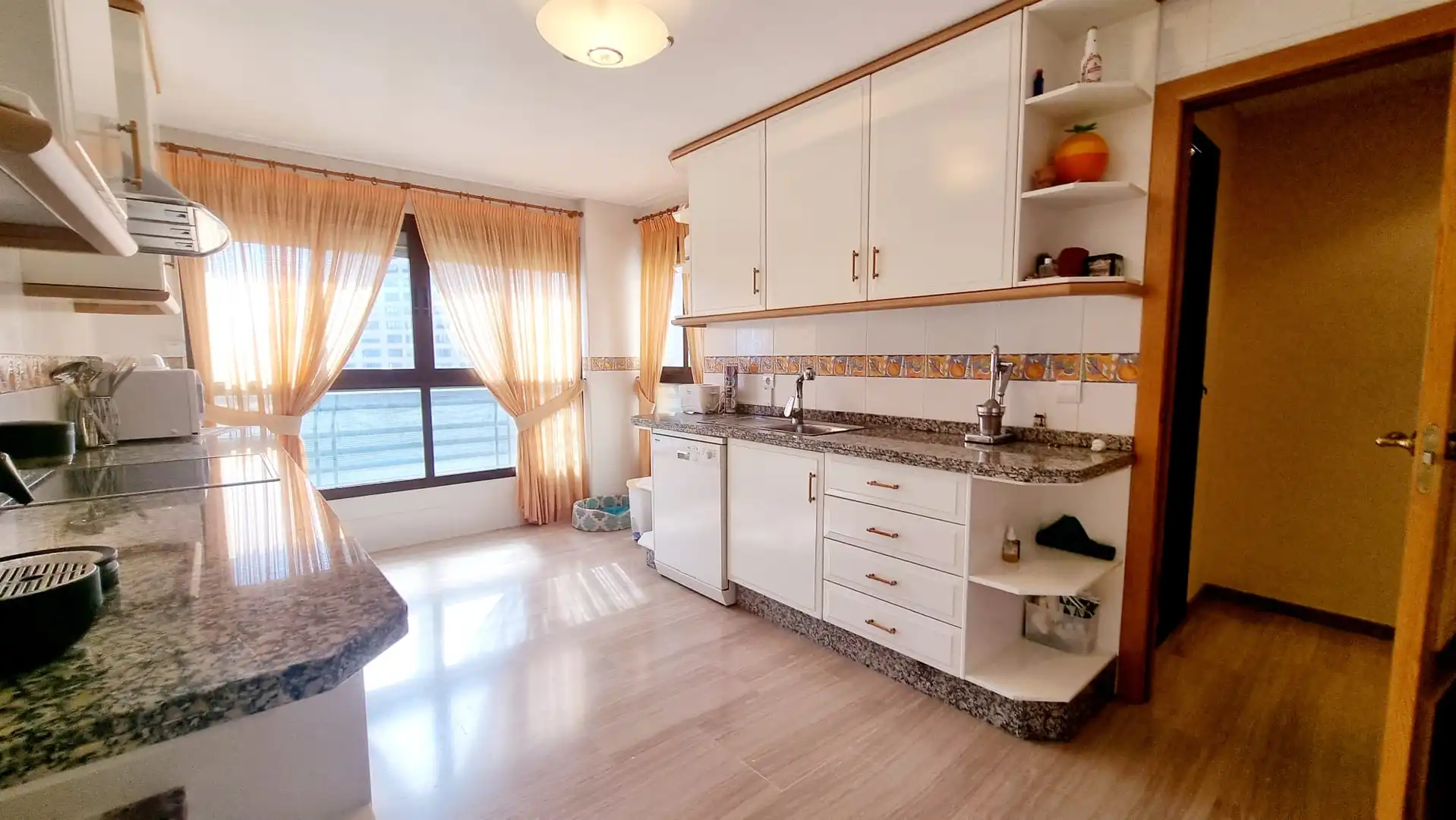 Cocina de Ático en venta en Benidorm con Aire acondicionado, Jardín privado y Terraza
