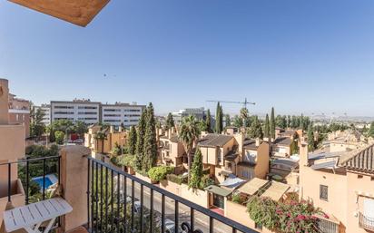 Vista exterior de Pis en venda en  Granada Capital amb Calefacció, Jardí privat i Terrassa