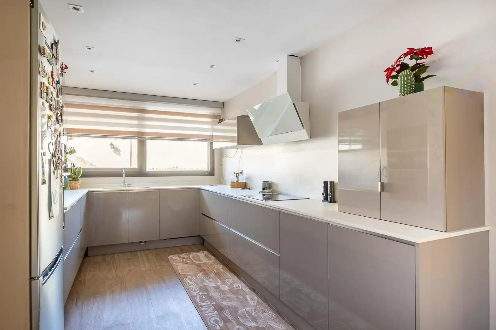 Cocina de Casa o chalet en venta en Montequinto con Aire acondicionado, Jardín privado y Terraza