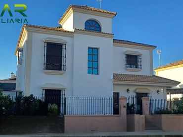 House with pool for sale in Burguillos
