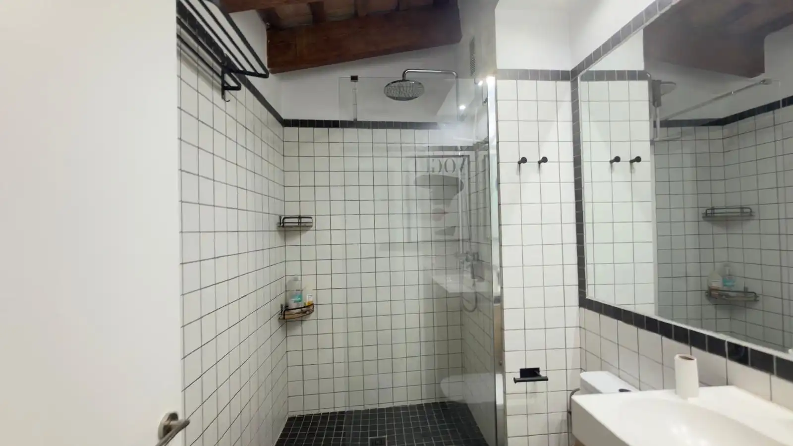 Badezimmer von Wohnung zur Miete in Valencia mit Klimaanlage, Heizung und Parkett
