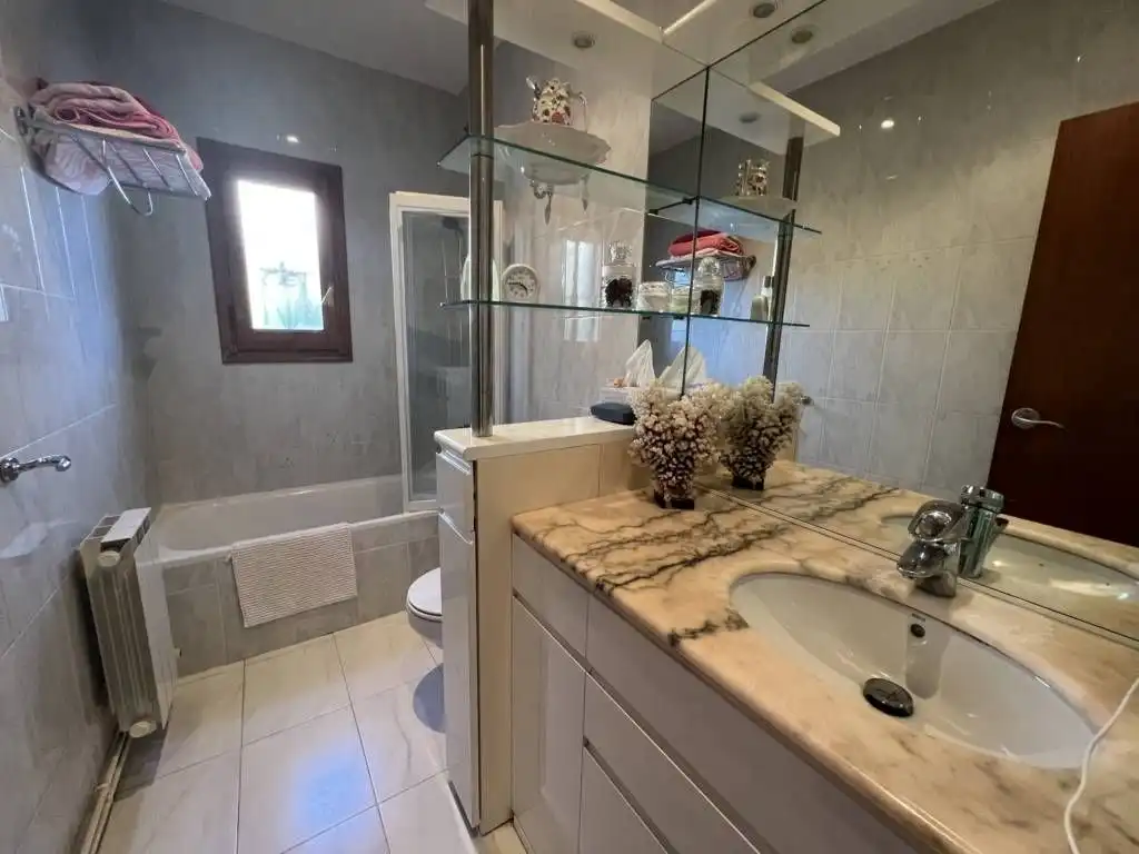 Bathroom of Houses for sale in El Vendrell  with Air Conditioner, Heating and Private garden