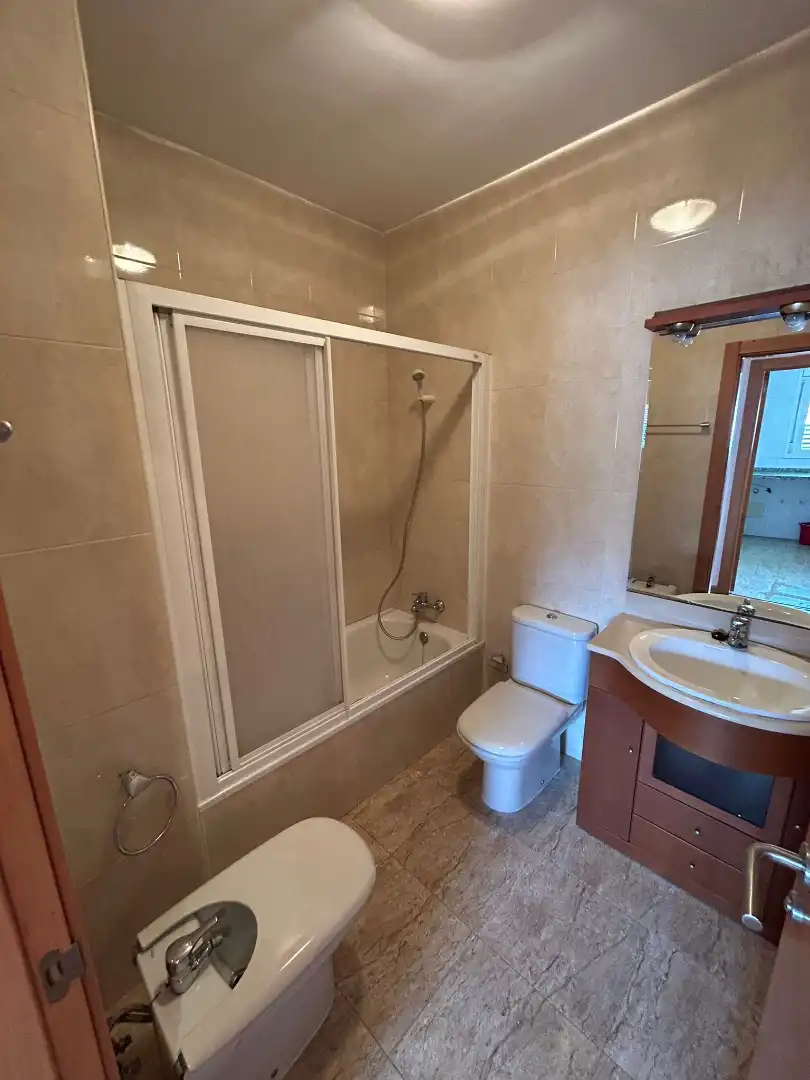 Badezimmer von Wohnung zum Verkauf in Piera mit Heizung, Ofen und Alarm