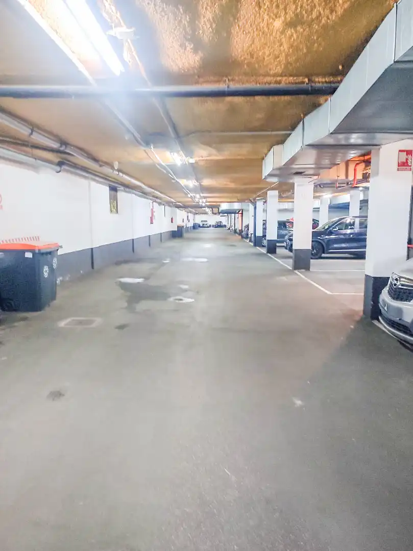 Parking de Piso en venta en Madrid con Aire acondicionado, Calefacción y Jardín privado