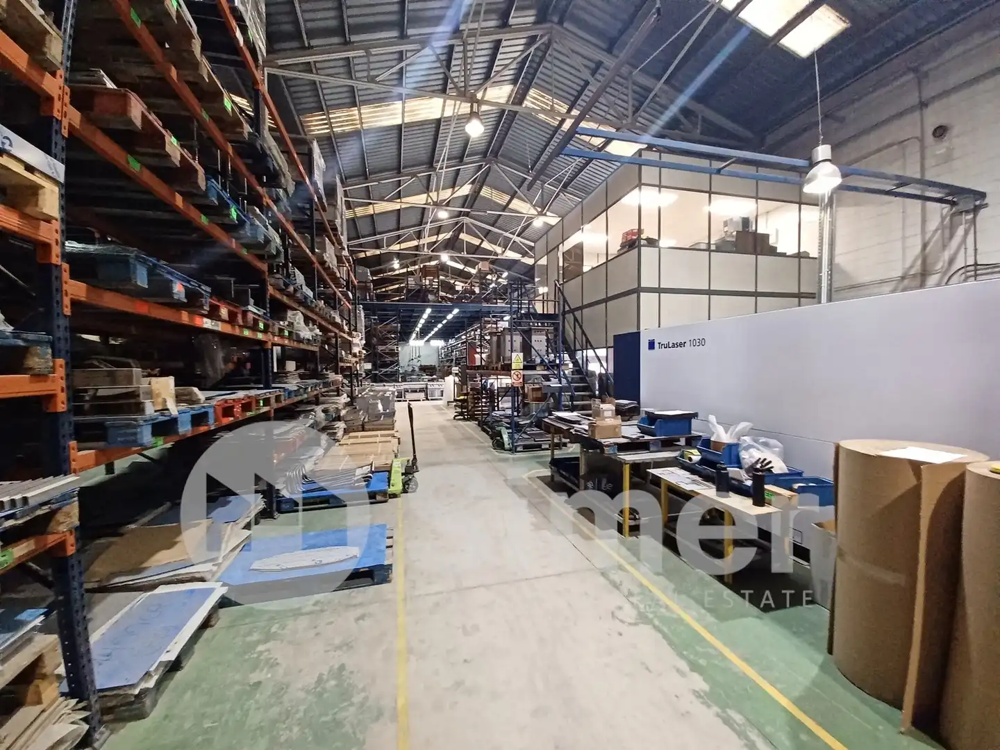 Fabrikhallen zum Verkauf in Montcada i Reixac