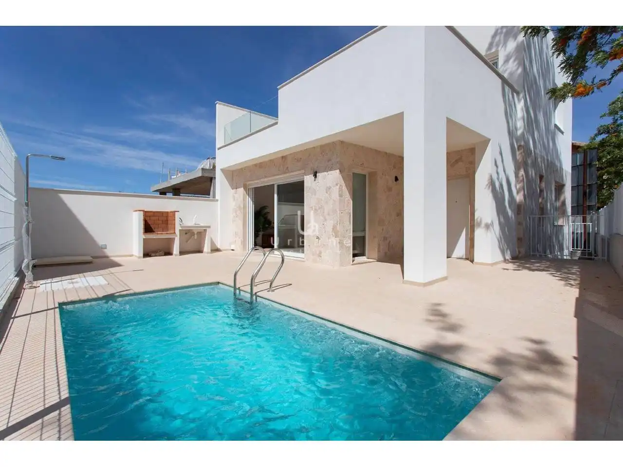 Villa con piscina in vendita a Hondón de las Nieves / El Fondó de les Neus