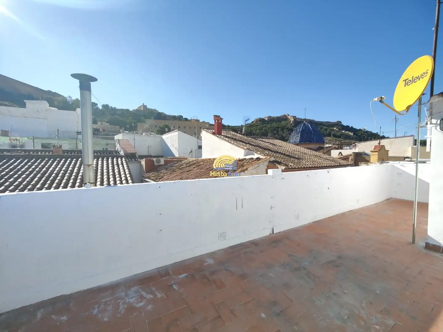 Vista exterior de Casa o xalet en venda en Sagunto / Sagunt amb Aire condicionat, Terrassa i Balcó