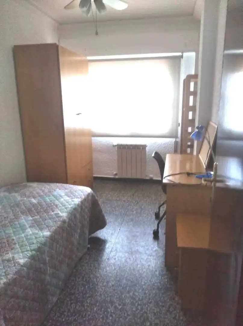Habitación de Piso de alquiler en Zaragoza con Calefacción, Amueblado y Horno