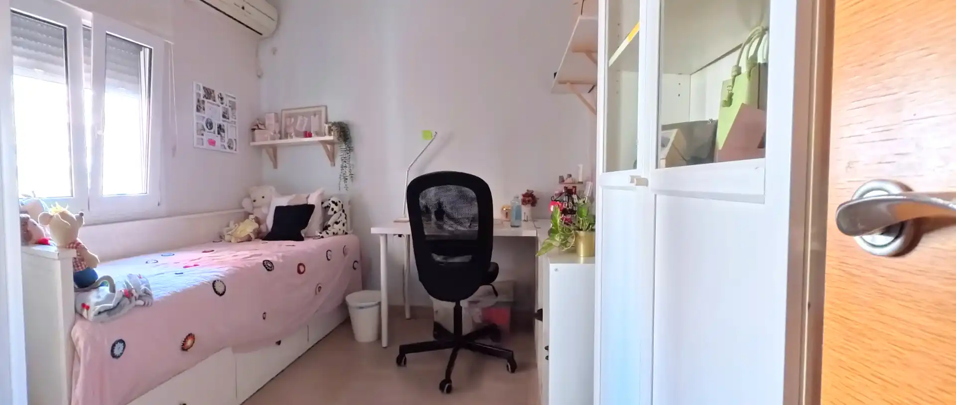 Bedroom of Flat for sale in Sevilla  with Air Conditioner, Heating and Oven