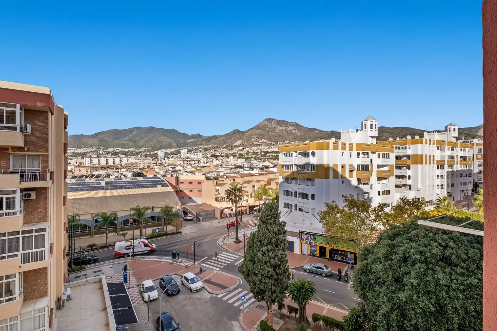 Vista exterior de Estudi en venda en Benalmádena amb Aire condicionat, Terrassa i Piscina comunitària