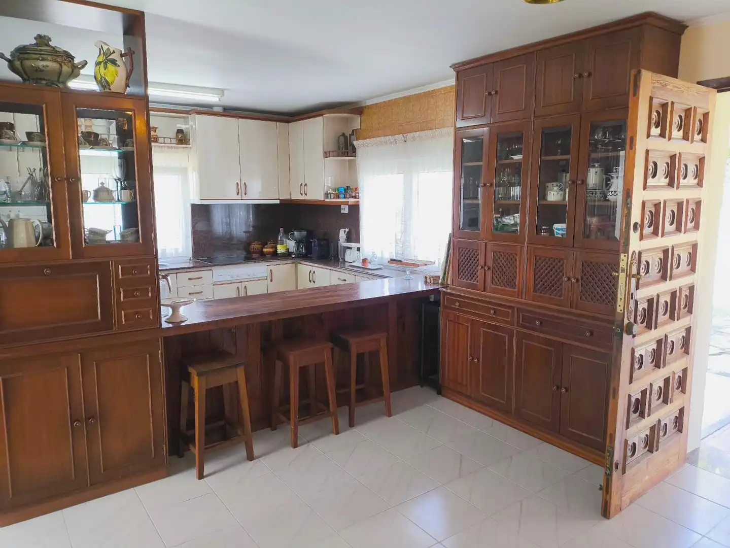 Cuina de Casa o xalet en venda en Carballo amb Calefacció, Jardí privat i Moblat