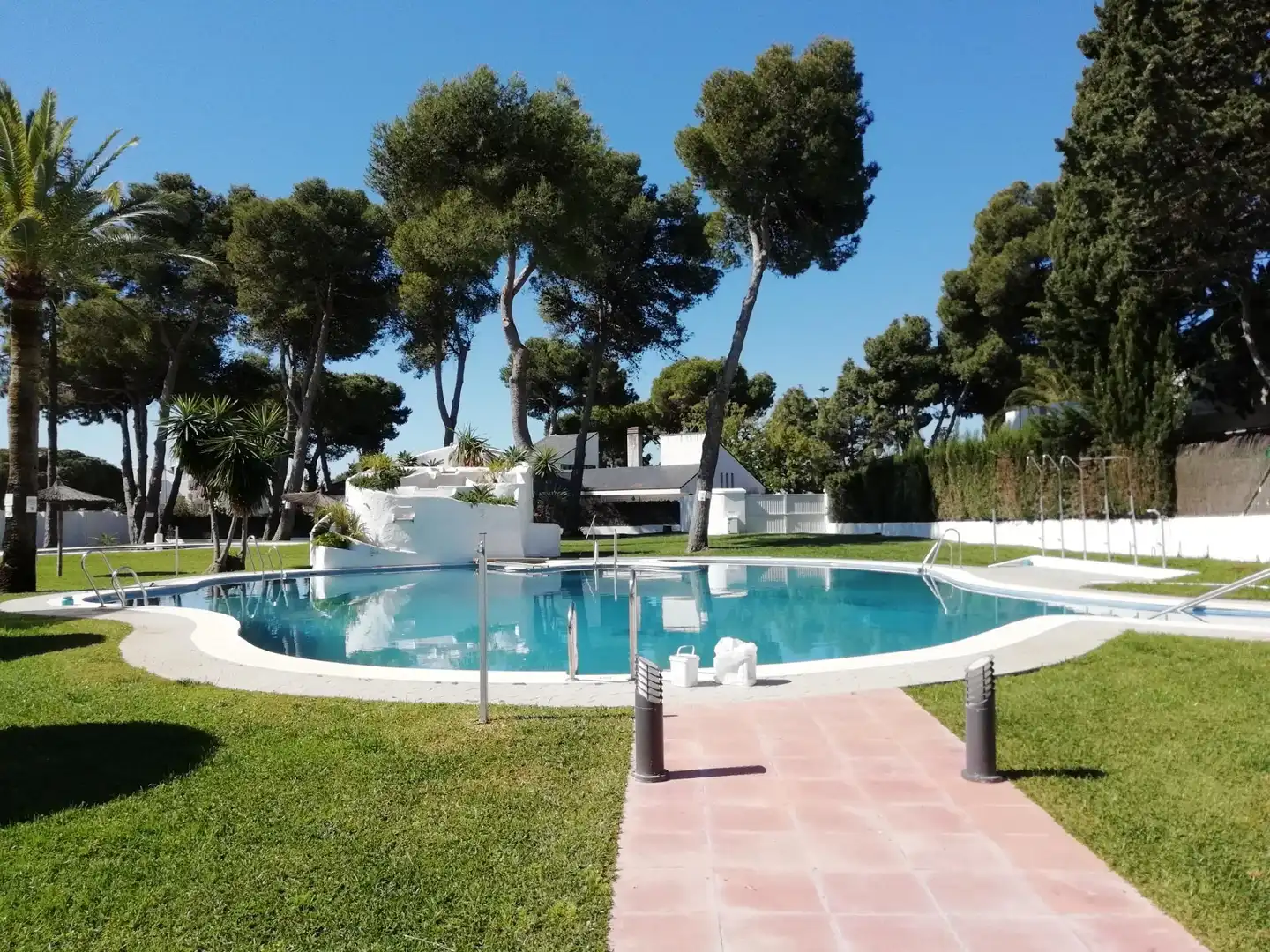 Piscina de Apartament en venda en El Puerto de Santa María amb Calefacció, Jardí privat i Piscina comunitària