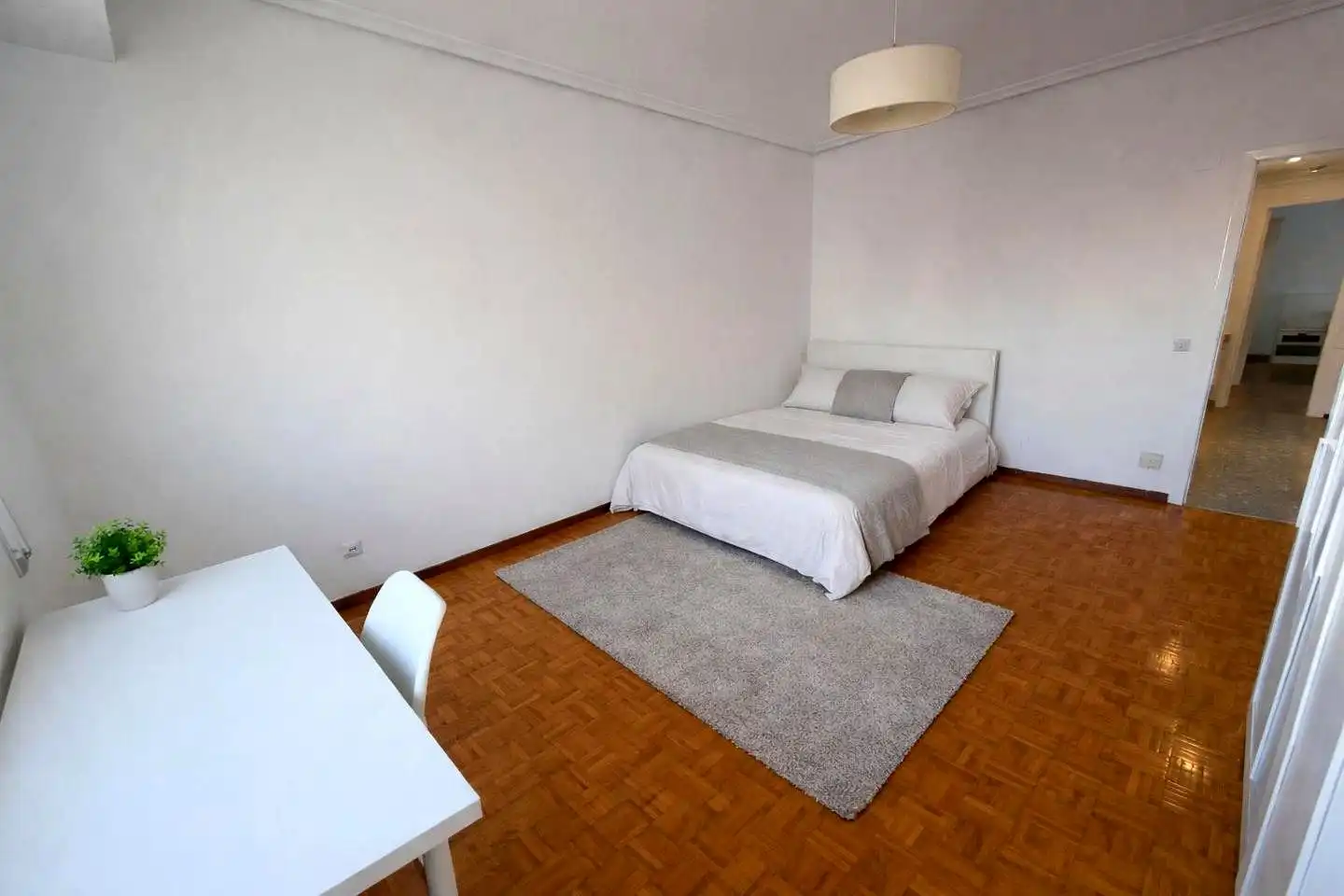 Habitación de Piso de alquiler en  Logroño con Calefacción, Terraza y Amueblado