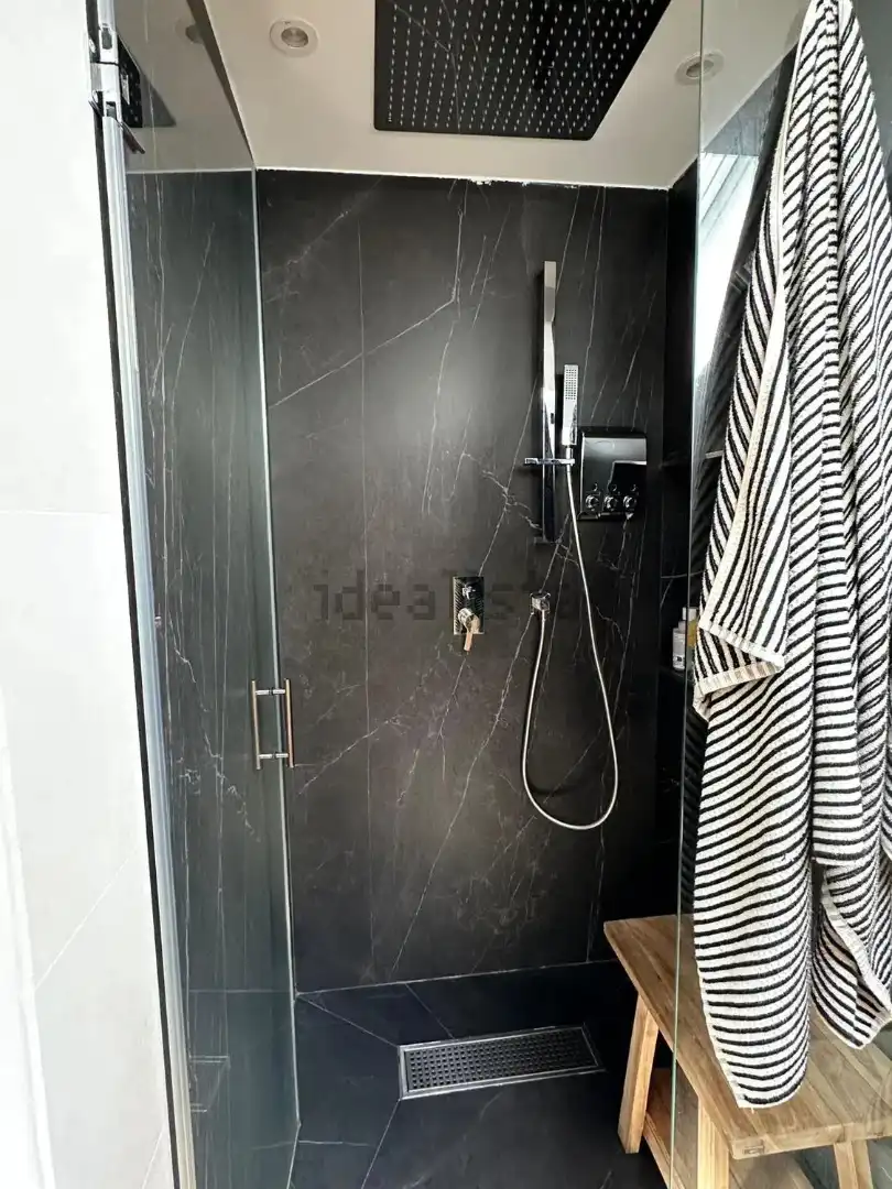 Bany de Casa o xalet de lloguer en Madrid amb Aire condicionat, Calefacció i Jardí privat