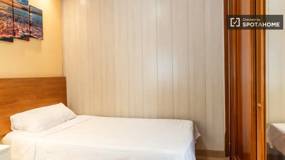 Bedroom of Flat for rent in Madrid  with Air Conditioner, Heating and Furnished