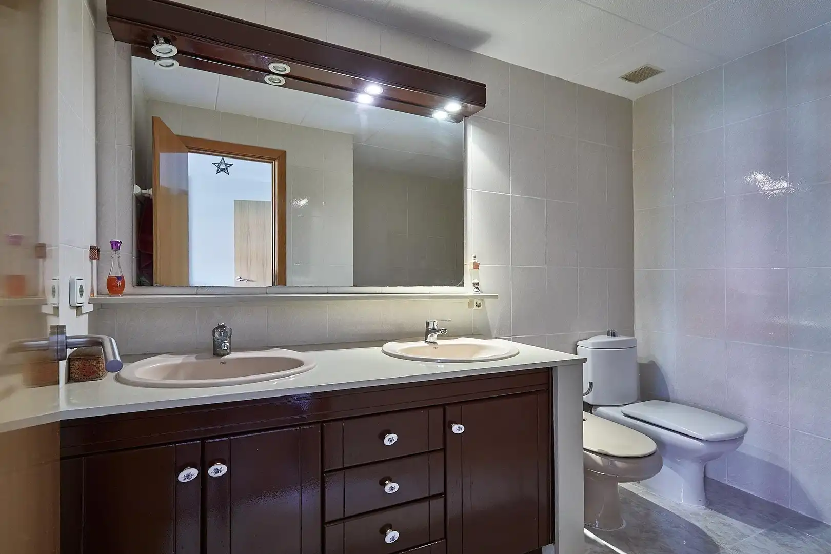 Bathroom of Houses for sale in Castelldefels  with Air Conditioner, Heating and Private garden