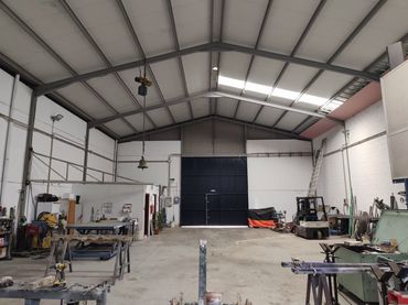Industrial building to rent in Calle Badajoz