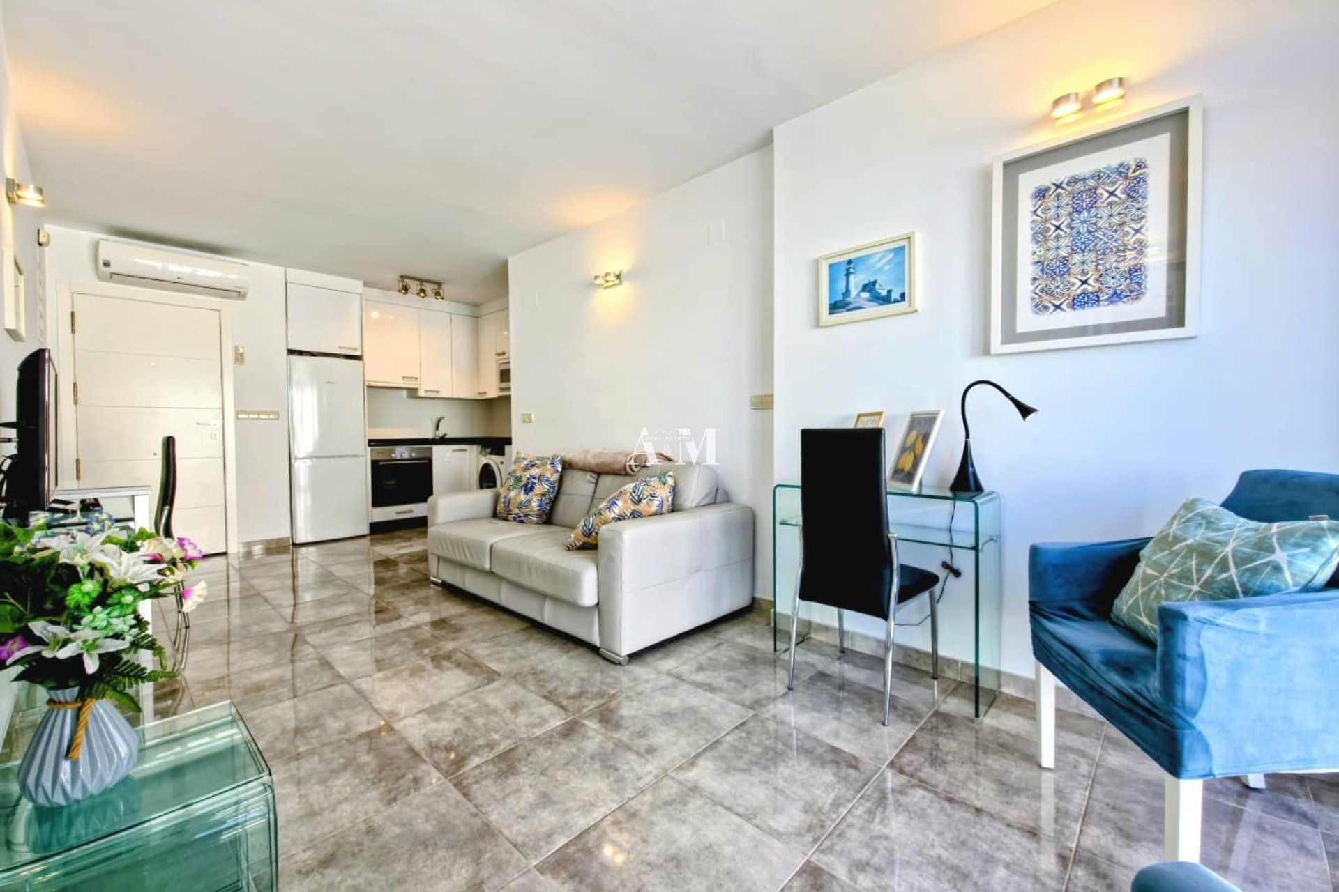 Sala d'estar de Pis de lloguer en Torrevieja amb Aire condicionat, Calefacció i Piscina