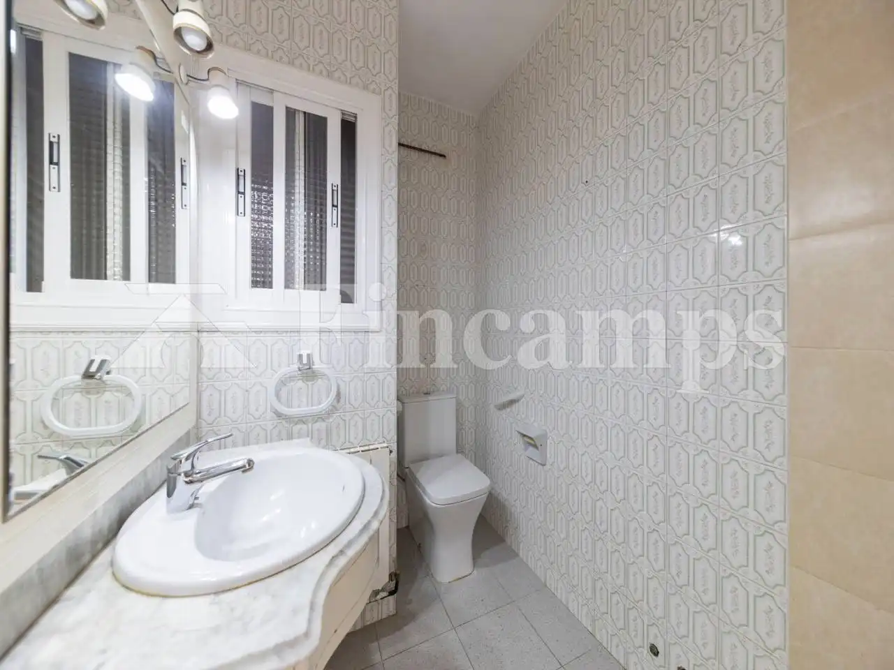 Bathroom of Flat for sale in Sabadell  with Heating and Balcony