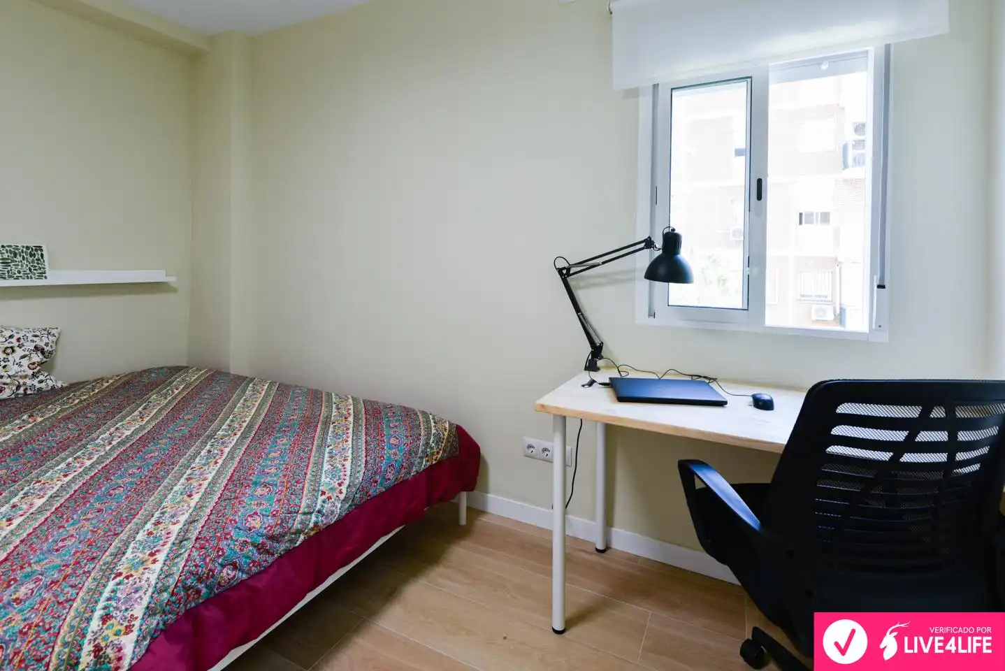 Bedroom of Flat for rent in Sevilla  with Air Conditioner, Furnished and Balcony