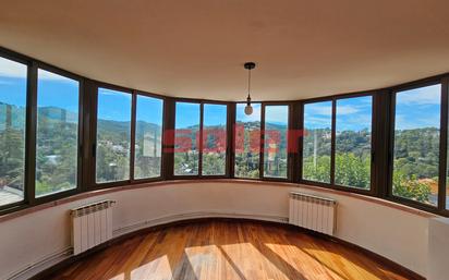 Vista exterior de Casa o xalet en venda en Sant Cugat del Vallès amb Aire condicionat, Terrassa i Piscina