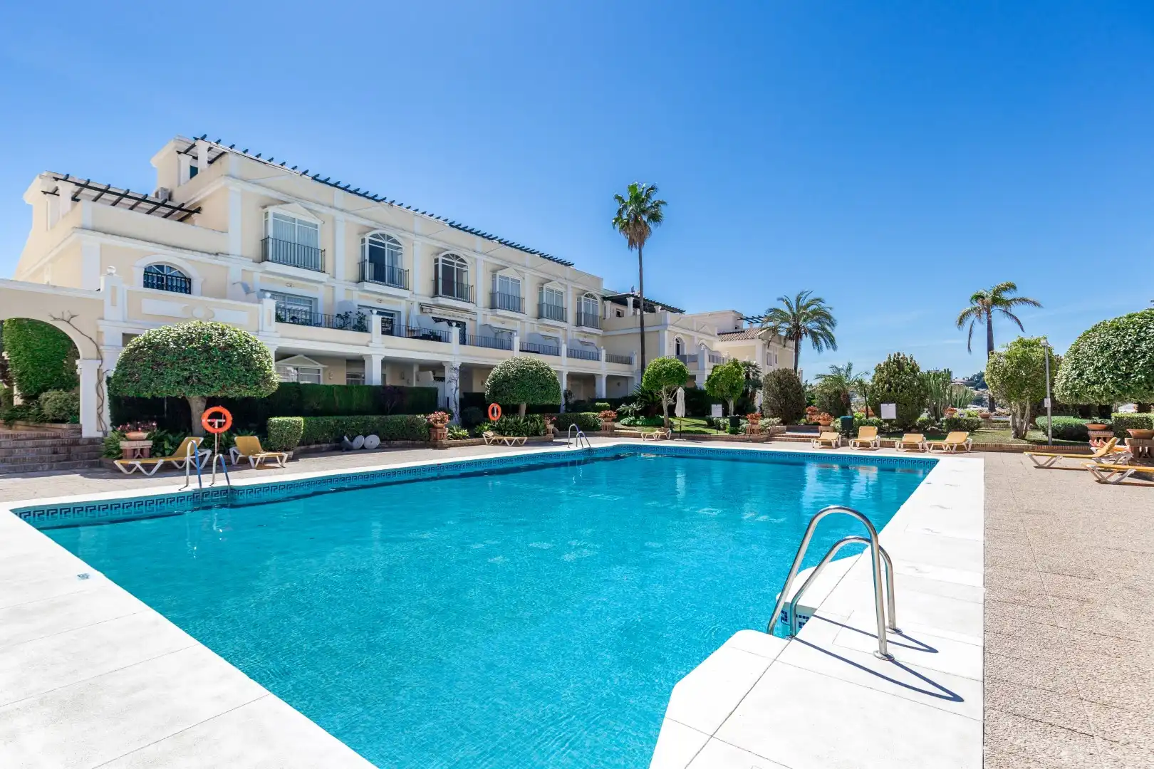 Piscina de Planta baja en venta en Marbella con Jardín privado, Terraza y Piscina