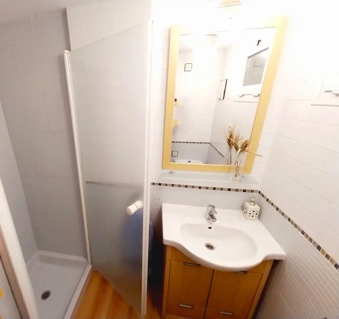 Baño de Piso en venta en Benidorm con Aire acondicionado, Parquet y Terraza