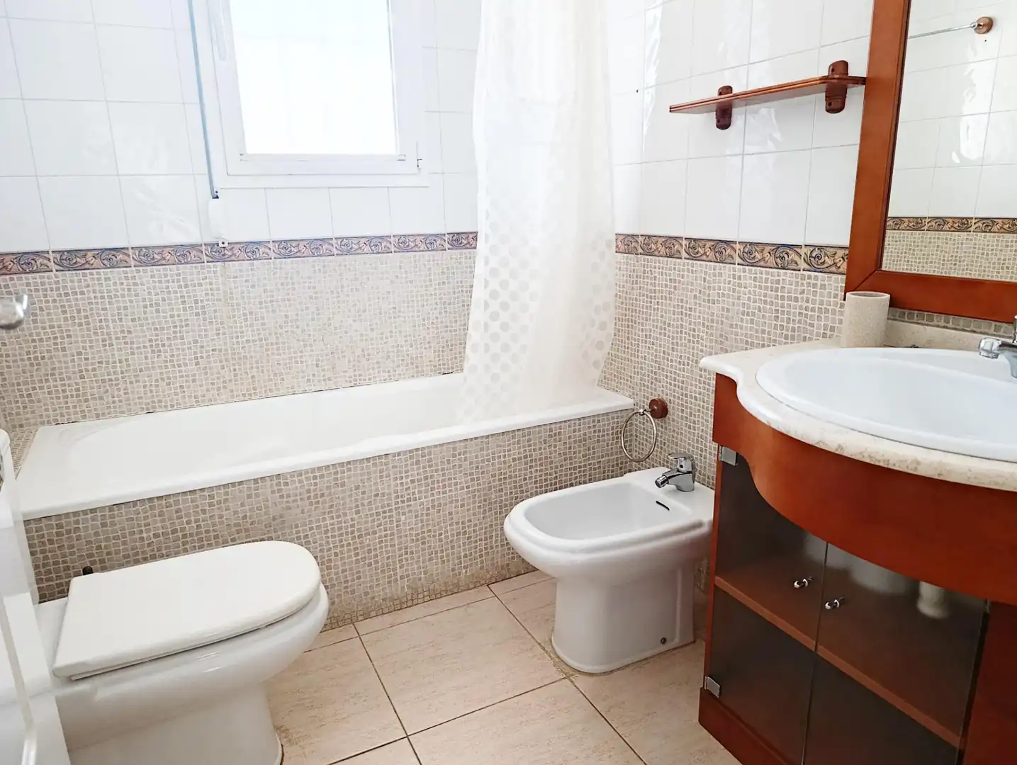 Baño de Apartamento de alquiler en Dénia con Aire acondicionado, Calefacción y Jardín privado