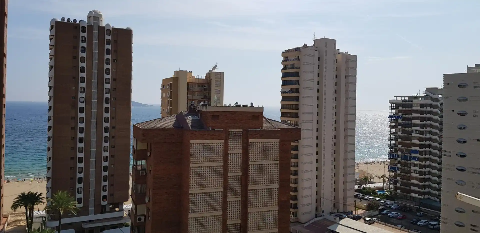 Vista exterior de Estudi en venda en Benidorm amb Moblat i Piscina comunitària