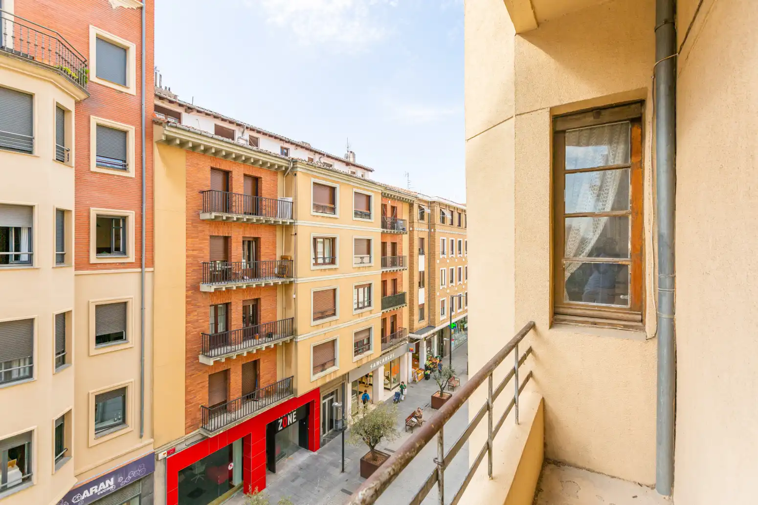 Vista exterior de Piso en venta en  Pamplona / Iruña con Parquet y Balcón