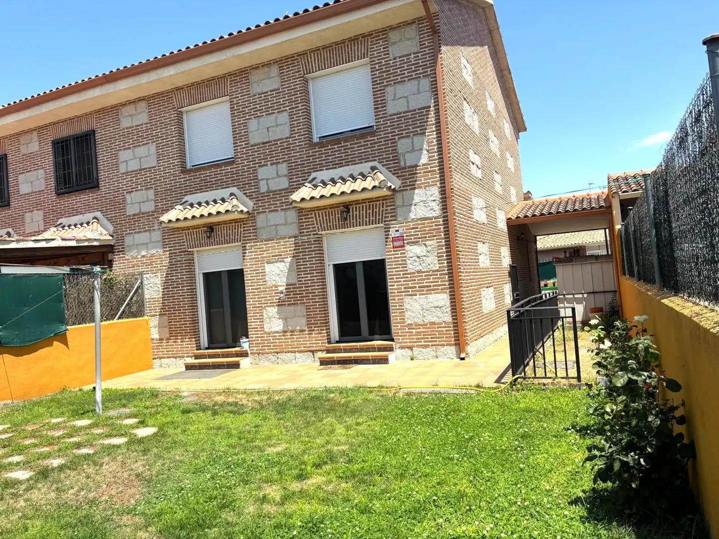 Vista exterior de Casa o xalet en venda en Humanes de Madrid amb Calefacció, Jardí privat i Parquet