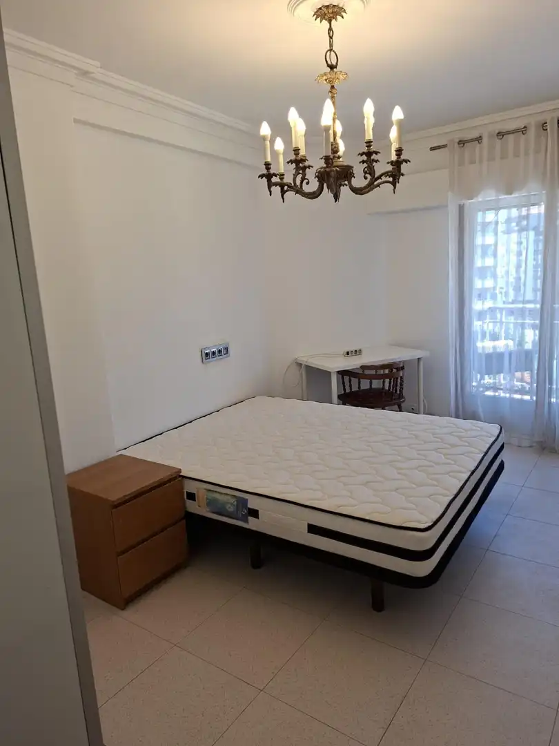 Habitación de Piso de alquiler en Vigo  con Calefacción, Parquet y Amueblado