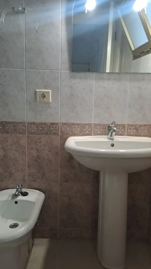 Baño de Apartamento de alquiler en Las Palmas de Gran Canaria con Amueblado, Lavadora y Balcón