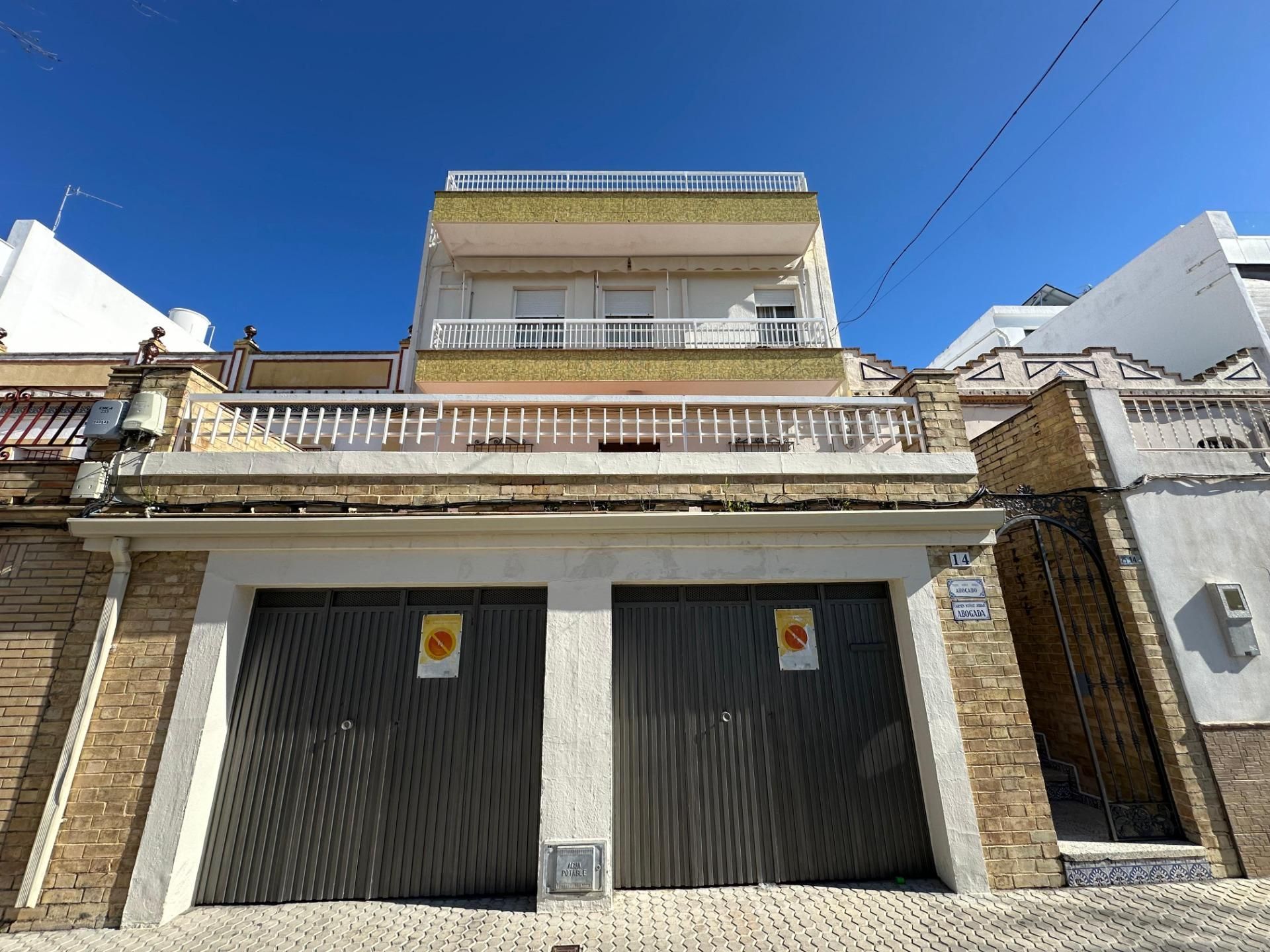Exterior view of House or chalet for sale in Morón de la Frontera  with Swimming Pool