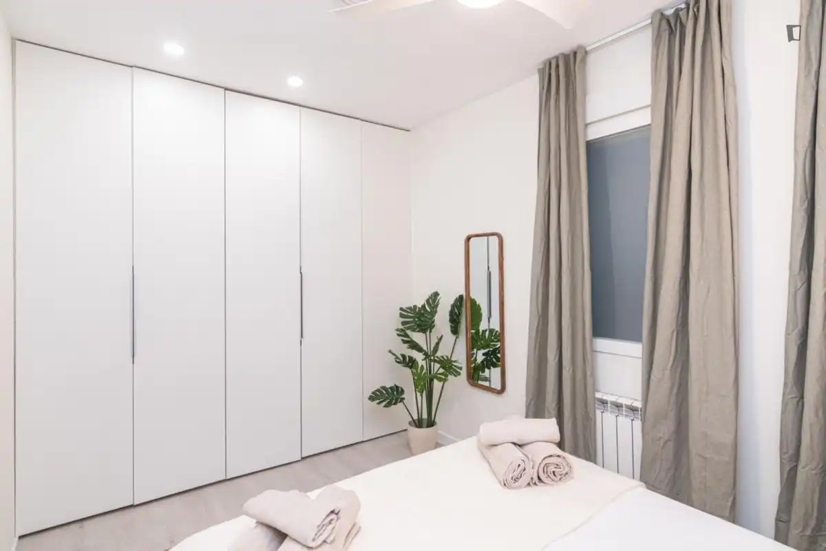 Schlafzimmer von Wohnungen zur Miete in Madrid mit Klimaanlage, Heizung und Möbliert