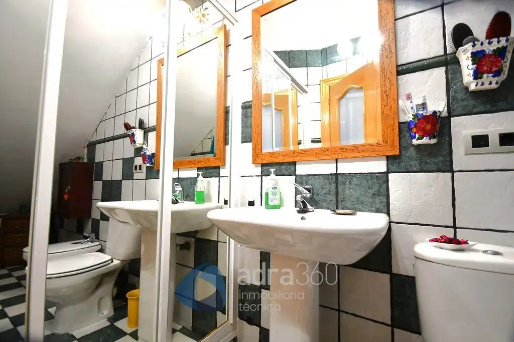 Baño de Casa adosada en venta en Lardero con Calefacción, Terraza y Trastero