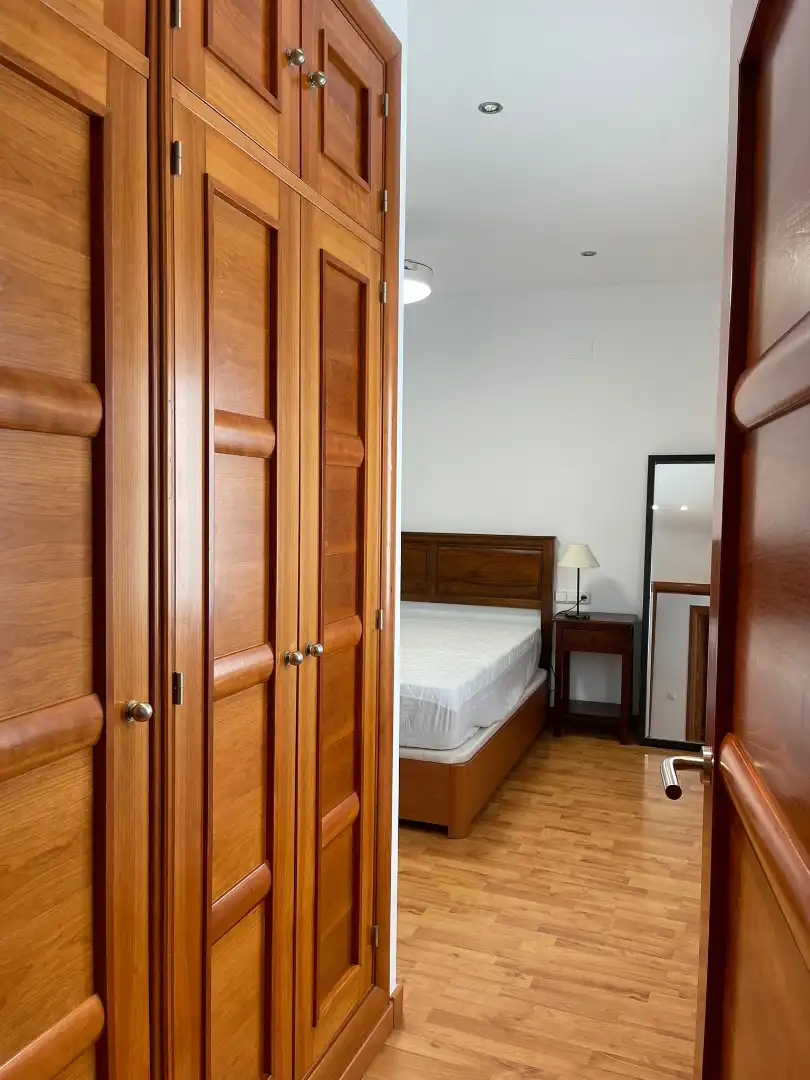 Schlafzimmer von Wohnung zur Miete in Plasencia mit Klimaanlage, Heizung und Möbliert