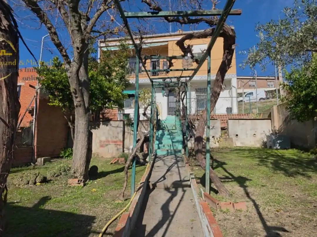 Vista exterior de Casa o xalet en venda en Cazalegas amb Aire condicionat, Terrassa i Balcó