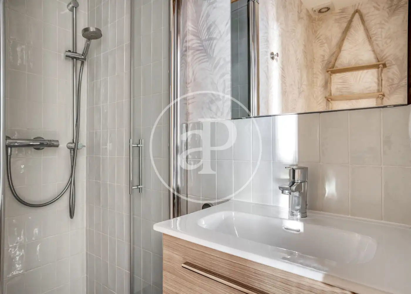 Bathroom of Flat for rent in Madrid  with Air Conditioner, Heating and Furnished